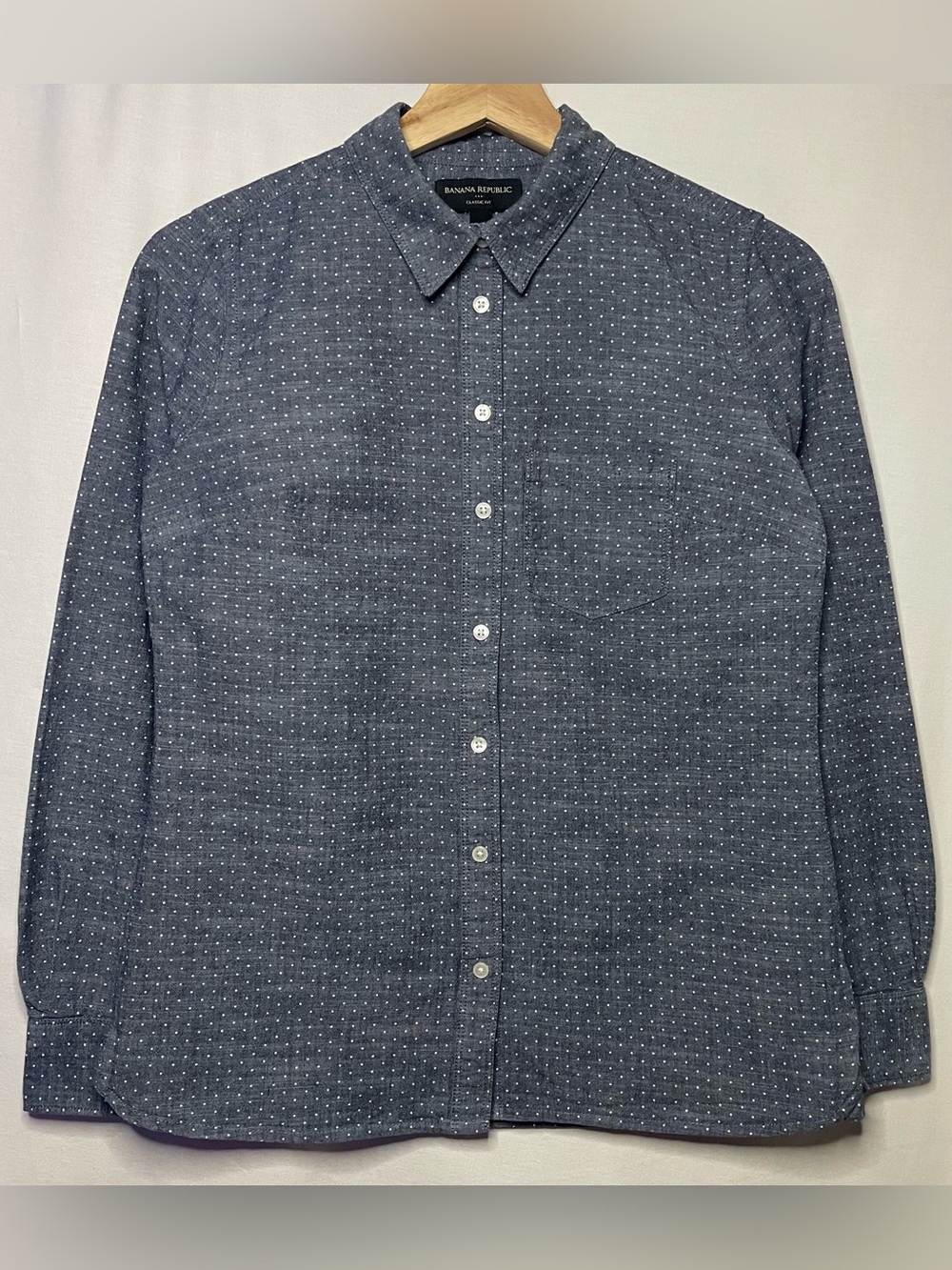 Banana Republic Menās Navy Button-Down w/ White Microdot Pattern Classic Fit